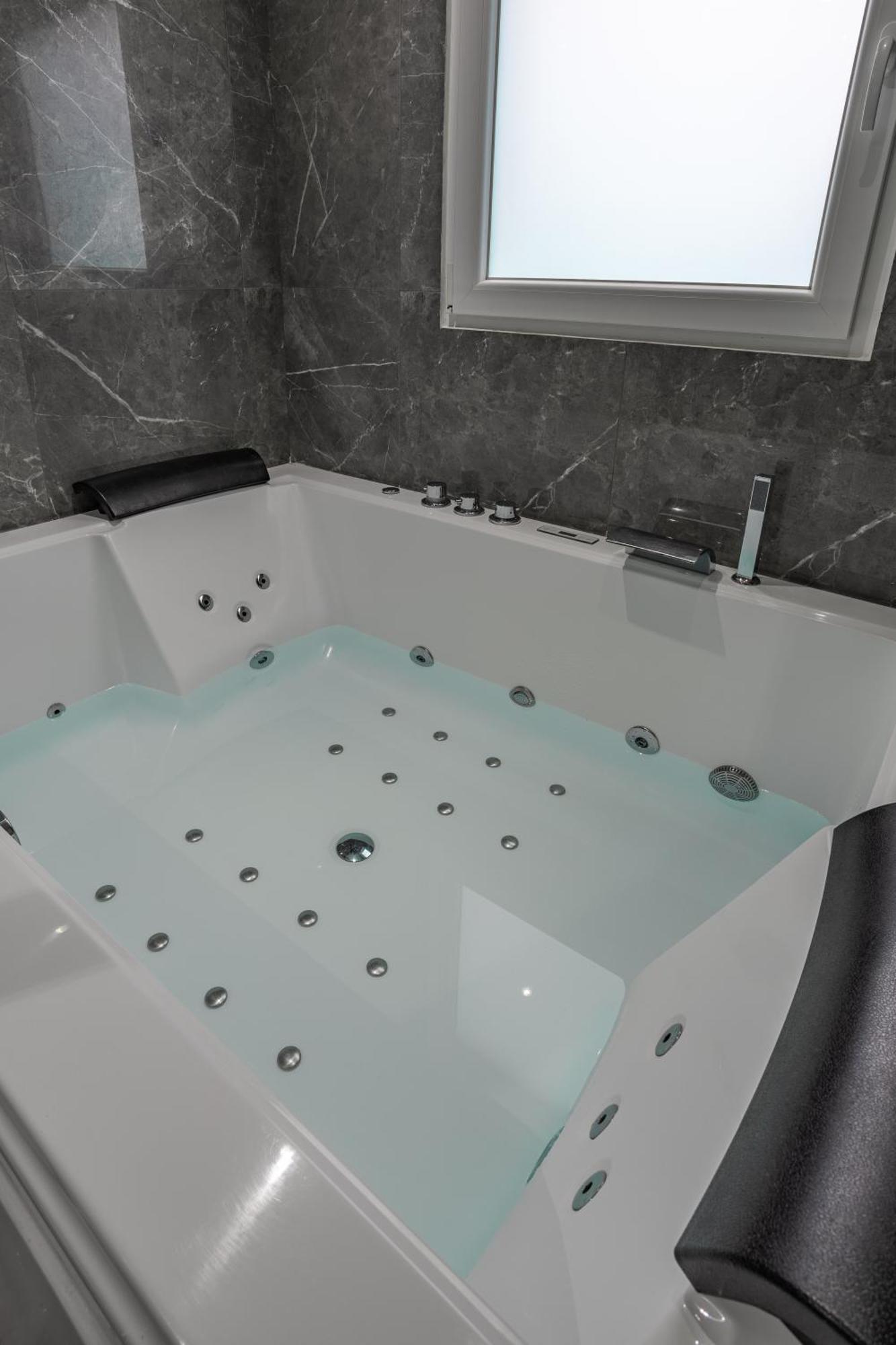 Suite Avec Jacuzzi & Terrasse Savigny-le-Temple Exterior foto