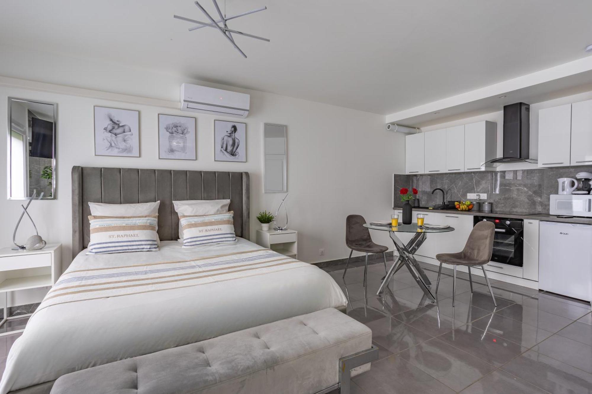 Suite Avec Jacuzzi & Terrasse Savigny-le-Temple Exterior foto