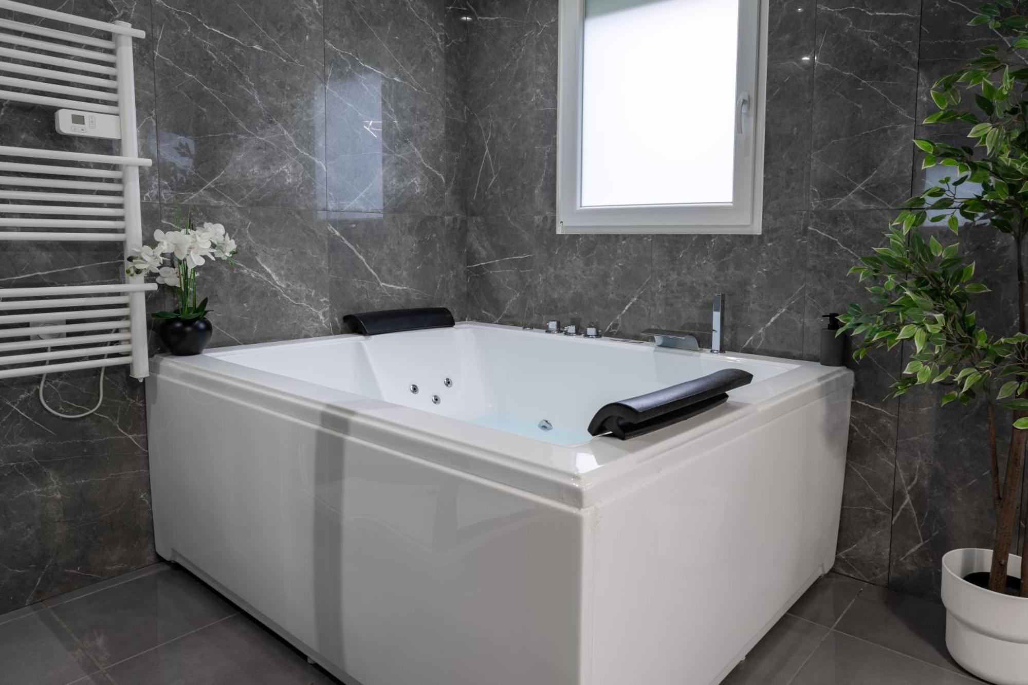 Suite Avec Jacuzzi & Terrasse Savigny-le-Temple Exterior foto