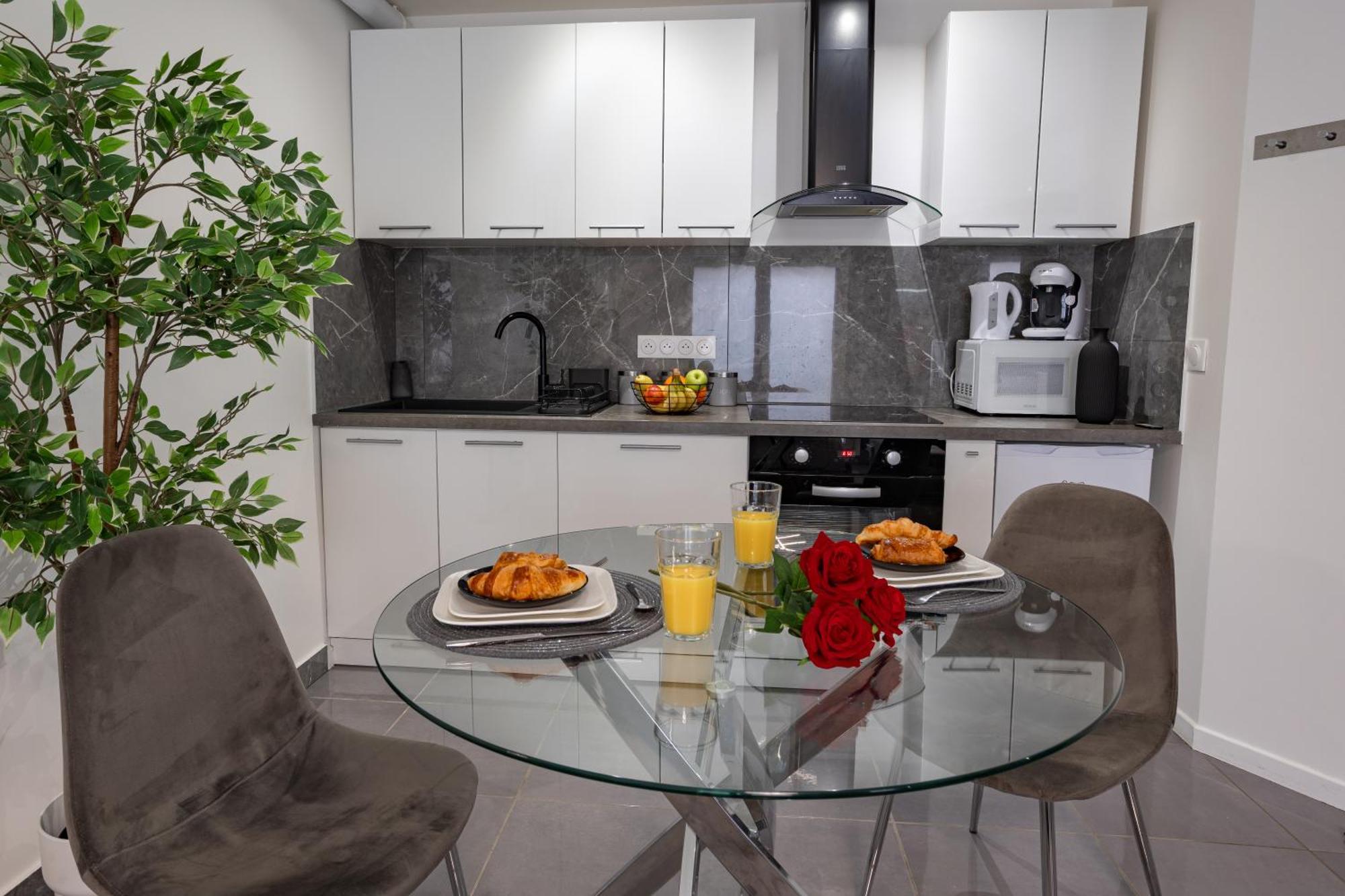 Suite Avec Jacuzzi & Terrasse Savigny-le-Temple Exterior foto